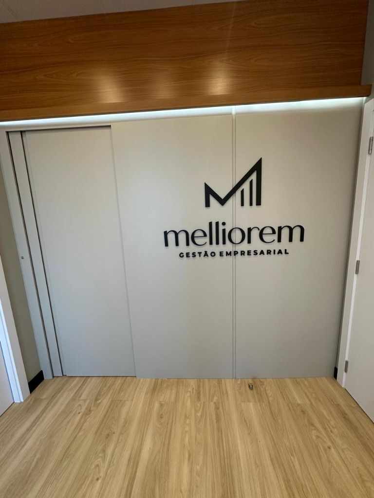 Entrada com logo Melliorem em 3D