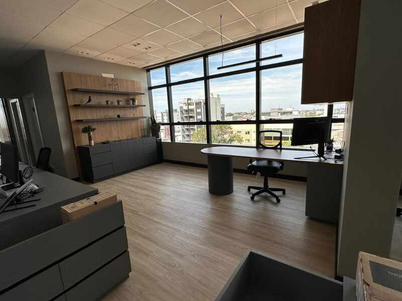 Escritório com vista para a cidade